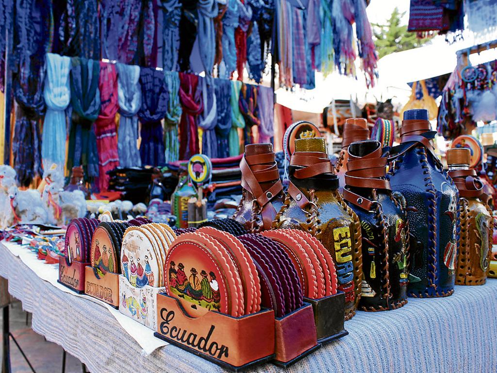 Feria Ponchos Otavalo Entre Spinos